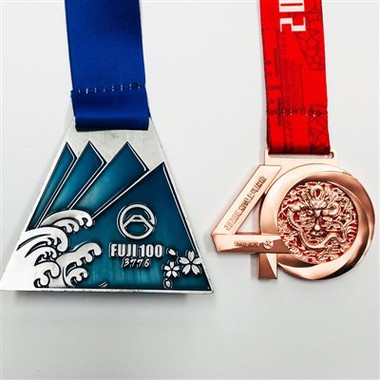 Medaglia di corsa metallica per l'evento sportivo maratona